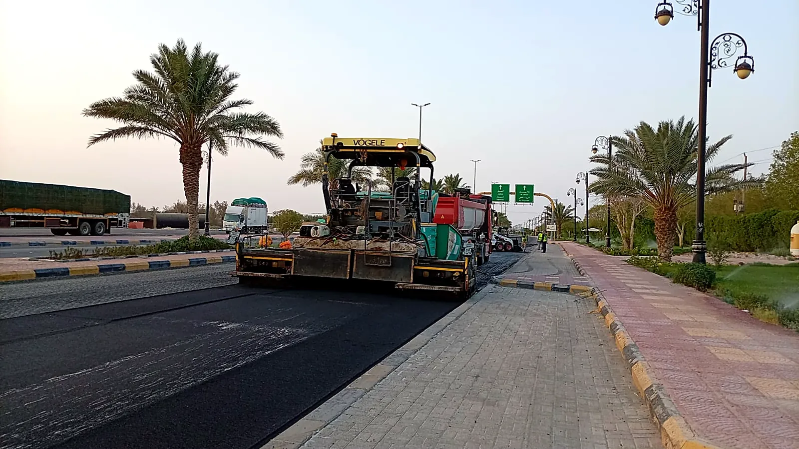 صورة من مشروع صيانة طرق مخططات الحمرة بظهران الجنوب